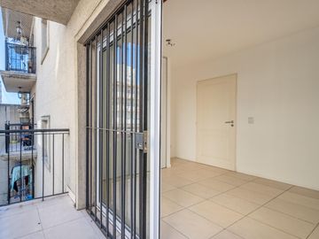 Departamento 3er piso luminoso 2amb 1dorm placar balcón cocina integrada y cochera fija cubierta