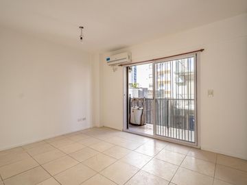 Departamento 3er piso luminoso 2amb 1dorm placar balcón cocina integrada y cochera fija cubierta