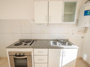 Departamento 3er piso luminoso 2amb 1dorm placar balcón cocina integrada y cochera fija cubierta