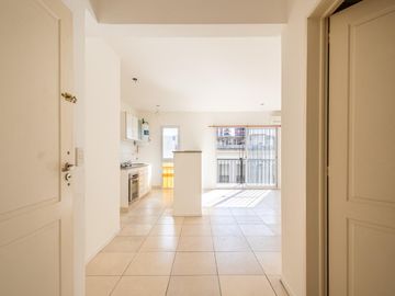 Departamento 3er piso luminoso 2amb 1dorm placar balcón cocina integrada y cochera fija cubierta