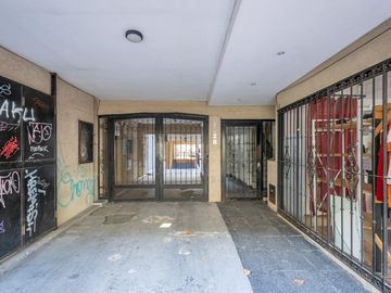 Departamento 3er piso luminoso 2amb 1dorm placar balcón cocina integrada y cochera fija cubierta