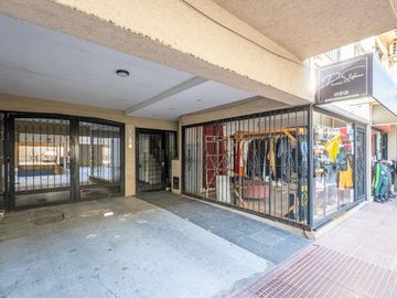 Departamento 3er piso luminoso 2amb 1dorm placar balcón cocina integrada y cochera fija cubierta