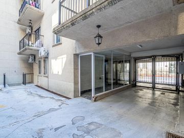 Departamento 3er piso luminoso 2amb 1dorm placar balcón cocina integrada y cochera fija cubierta