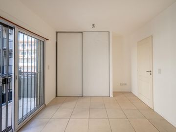 Departamento 3er piso luminoso 2amb 1dorm placar balcón cocina integrada y cochera fija cubierta