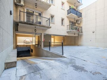 Departamento 3er piso luminoso 2amb 1dorm placar balcón cocina integrada y cochera fija cubierta