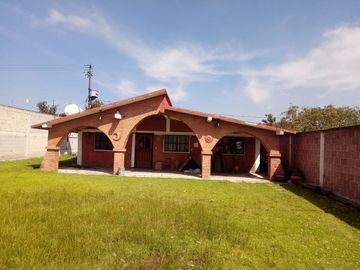 RANCHO DE 10,583 METROS EN CARRETERA IXTLAHUACA-TECAXIC, ESTADO DE MÉXICO, INLCUYE CIERTAS INSTALACIONES Y UNA CABAÑA, EL PREDIO CUENTA CON AGUA