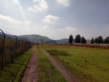 RANCHO DE 10,583 METROS EN CARRETERA IXTLAHUACA-TECAXIC, ESTADO DE MÉXICO, INLCUYE CIERTAS INSTALACIONES Y UNA CABAÑA, EL PREDIO CUENTA CON AGUA