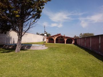 RANCHO DE 10,583 METROS EN CARRETERA IXTLAHUACA-TECAXIC, ESTADO DE MÉXICO, INLCUYE CIERTAS INSTALACIONES Y UNA CABAÑA, EL PREDIO CUENTA CON AGUA