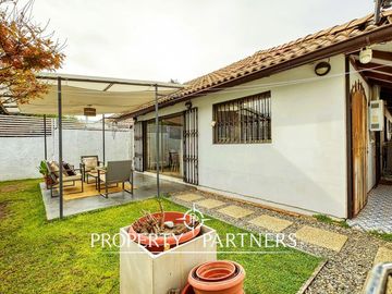 Venta de hermosa casa remodelada con excelente conectividad en Peñalolén