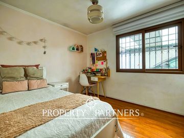 Venta de hermosa casa remodelada con excelente conectividad en Peñalolén