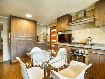 Venta de hermosa casa remodelada con excelente conectividad en Peñalolén
