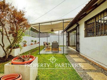 Venta de hermosa casa remodelada con excelente conectividad en Peñalolén
