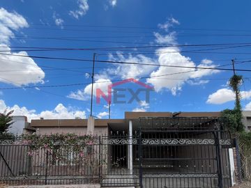 CASA EN VENTA EN COL. OLIVARES