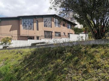 VENTA DE CASA CON 2 DEPARTAMENTOS INDENPENDIENTES EN DAMMER 2