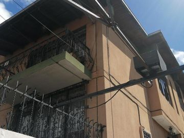 VENTA DE CASA CON 2 DEPARTAMENTOS INDENPENDIENTES EN DAMMER 2