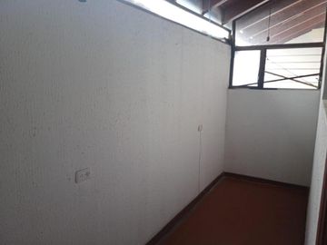 Casa Comercial Av. Ilaló, con dos frentes