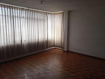 Casa Comercial Av. Ilaló, con dos frentes