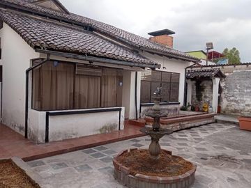 Casa Comercial Av. Ilaló, con dos frentes