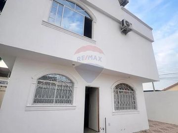 Casa en venta Manta 2000