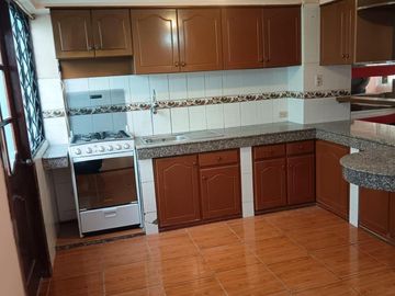 CASA EN VENTA EN CALDERON