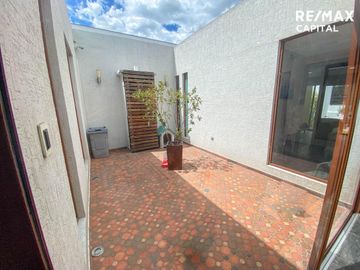 CASA EN VENTA SECTOR NAYON 304m2 TERRENO 500m2