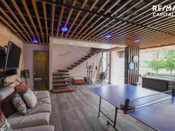 CASA EN VENTA SECTOR NAYON 304m2 TERRENO 500m2