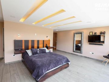 CASA EN VENTA SECTOR NAYON 304m2 TERRENO 500m2