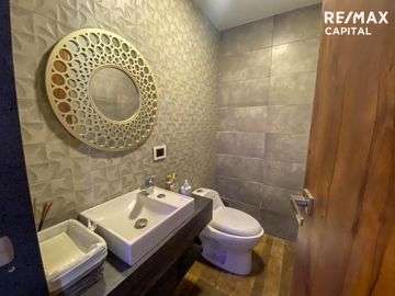 CASA EN VENTA SECTOR NAYON 304m2 TERRENO 500m2