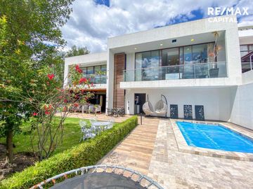 CASA EN VENTA SECTOR NAYON 304m2 TERRENO 500m2
