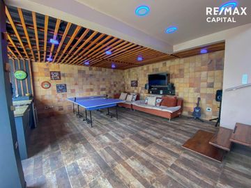 CASA EN VENTA SECTOR NAYON 304m2 TERRENO 500m2