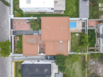 CASA EN VENTA SECTOR NAYON 304m2 TERRENO 500m2