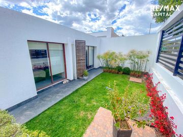 CASA EN VENTA SECTOR NAYON 304m2 TERRENO 500m2