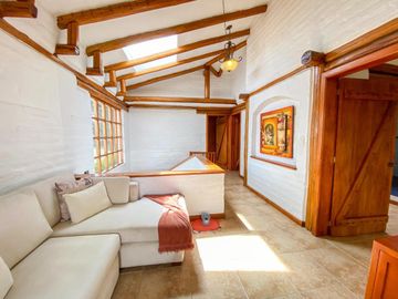 CASA EN VENTA AMPLIOS JARDINES TUMBACO HILACRIL
