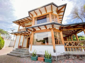 CASA EN VENTA AMPLIOS JARDINES TUMBACO HILACRIL