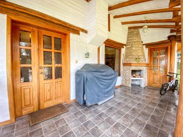 CASA EN VENTA AMPLIOS JARDINES TUMBACO HILACRIL