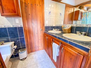 CASA EN VENTA AMPLIOS JARDINES TUMBACO HILACRIL