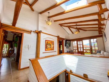 CASA EN VENTA AMPLIOS JARDINES TUMBACO HILACRIL