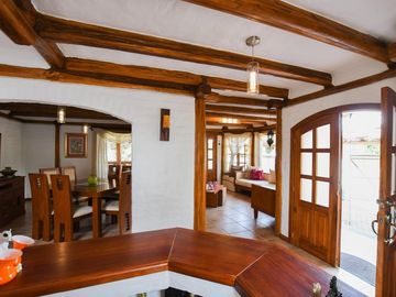 CASA EN VENTA AMPLIOS JARDINES TUMBACO HILACRIL
