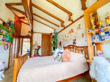 CASA EN VENTA AMPLIOS JARDINES TUMBACO HILACRIL
