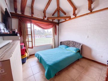 CASA EN VENTA AMPLIOS JARDINES TUMBACO HILACRIL