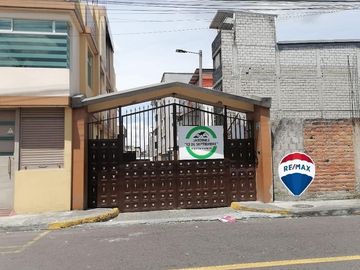 QUITUMBE 4 VENTA DE CASA EN CONJUNTO DORMITORIOS CON BAÑO