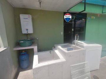 QUITUMBE 4 VENTA DE CASA EN CONJUNTO DORMITORIOS CON BAÑO
