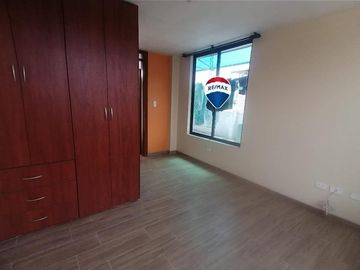 QUITUMBE 4 VENTA DE CASA EN CONJUNTO DORMITORIOS CON BAÑO