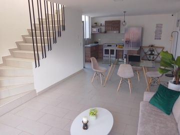 LLANO CHICO CASA  VIP EN VENTA 2 GARAJES