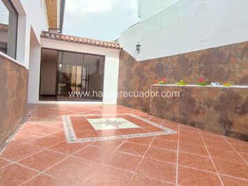 Casa en Venta | Urbanización con seguridad 24/7, amplias áreas comunales, variedad de auto servicios