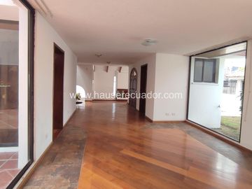 Casa en Venta | Urbanización con seguridad 24/7, amplias áreas comunales, variedad de auto servicios
