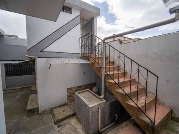LA MENA CASA DE VENTA 290m 3 DEPARTAMENTOS