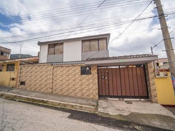 LA MENA CASA DE VENTA 290m 3 DEPARTAMENTOS