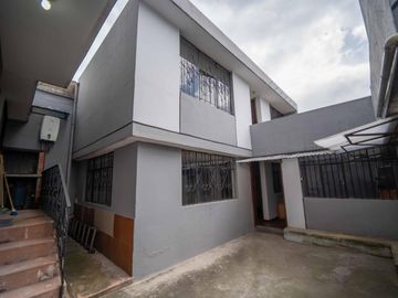 LA MENA CASA DE VENTA 290m 3 DEPARTAMENTOS