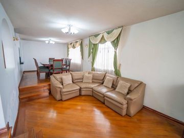 LA MENA CASA DE VENTA 290m 3 DEPARTAMENTOS